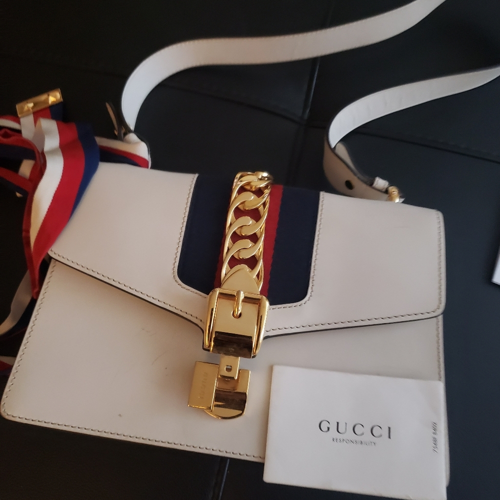 Gucci sylvie bag color white